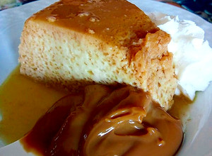 Una foto de Flan de dulce de leche "Mixto" 😋
