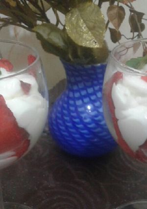 صورة لوصفة تحلية بالفراولة والشونتيي