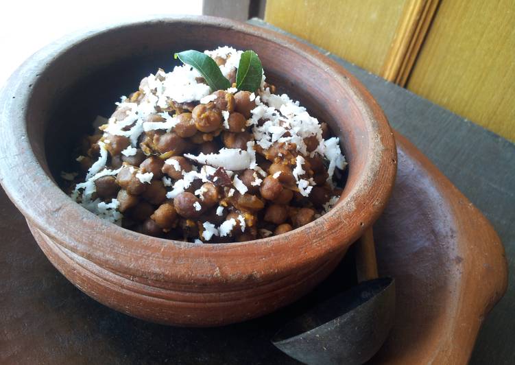 Kadala Pongichathu (Black chickpea salad)