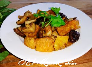 Hình của món Đậu hũ, nấm kho thơm chay.