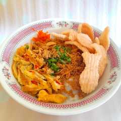 A picture of Bubur Ayam Tanpa Kuah dari Nasi Sisa Kemarin.