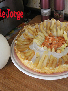 Una foto de Huevo de avestruz con patatas