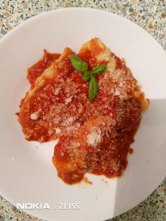 O poză a rețetei Ravioli cu carne și sos de roșii.
