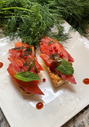 Une photo de 🐬Saumon 🍣 gravlax 🍃maison 🍣