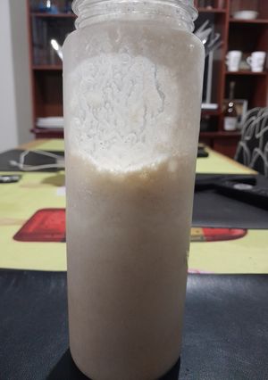 Una foto de Licuado de manzana verde avena y canela