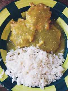 Una foto de Tortitas de pollo en salsa verde