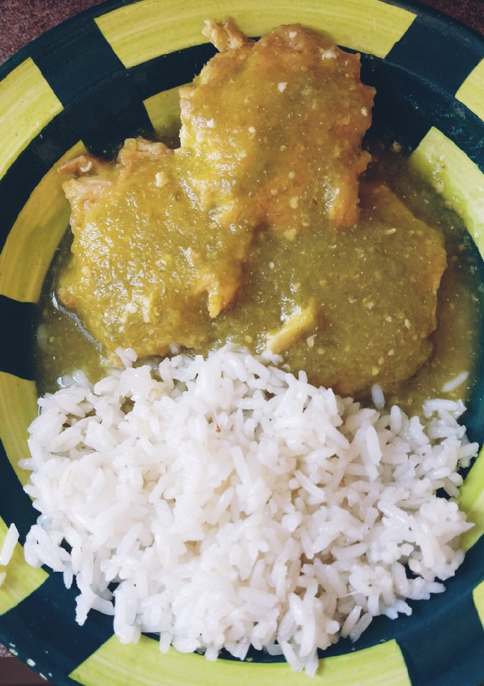 Una foto de Tortitas de pollo en salsa verde
