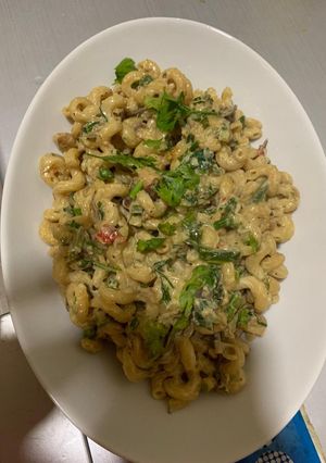 A picture of Creamy pasta.