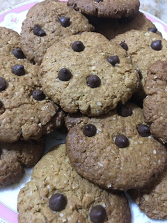 Una foto de Cookies de avena y coco sin manteca con chips