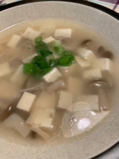 菇菇豆腐湯 的食譜成品照片