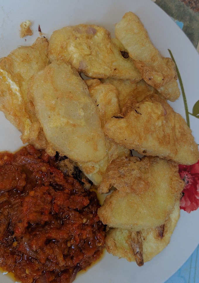 A picture of Title: fried yam with sauce.