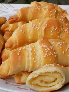Gyors, csavart vajas kifli recept fotója