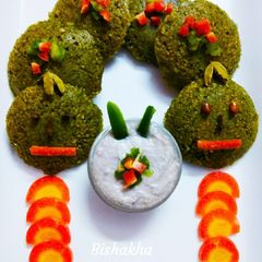 A picture of Daliya Spinach Idli.