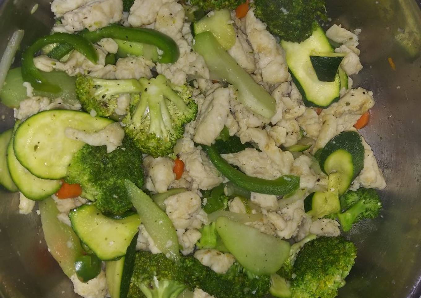 Pollo en tiras con vegetales