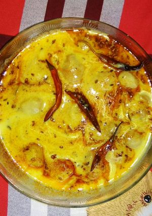 A picture of Punjabi pakora kadhi.