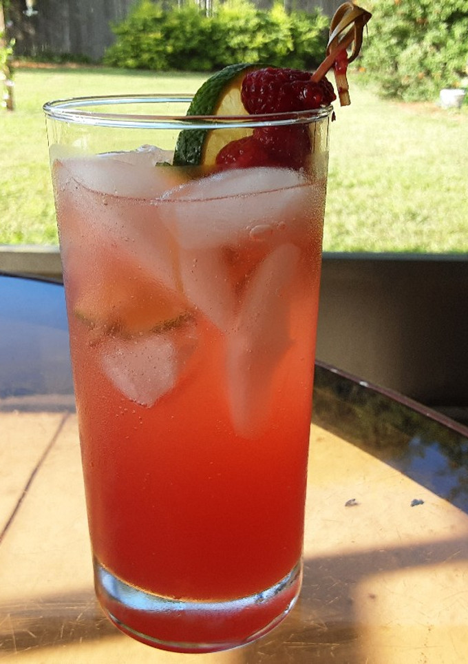 A picture of Raspberry Bourbon Lemonade.