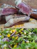 Tira de lomo a la pimienta con apio, cebolla morada y choclo