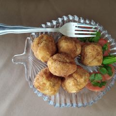 A picture of Chicken' balls.