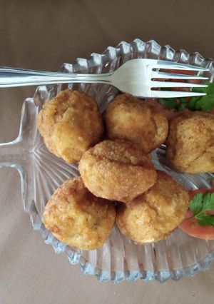 A picture of Chicken' balls.