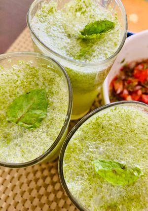 A picture of Cucumber mint cooler.