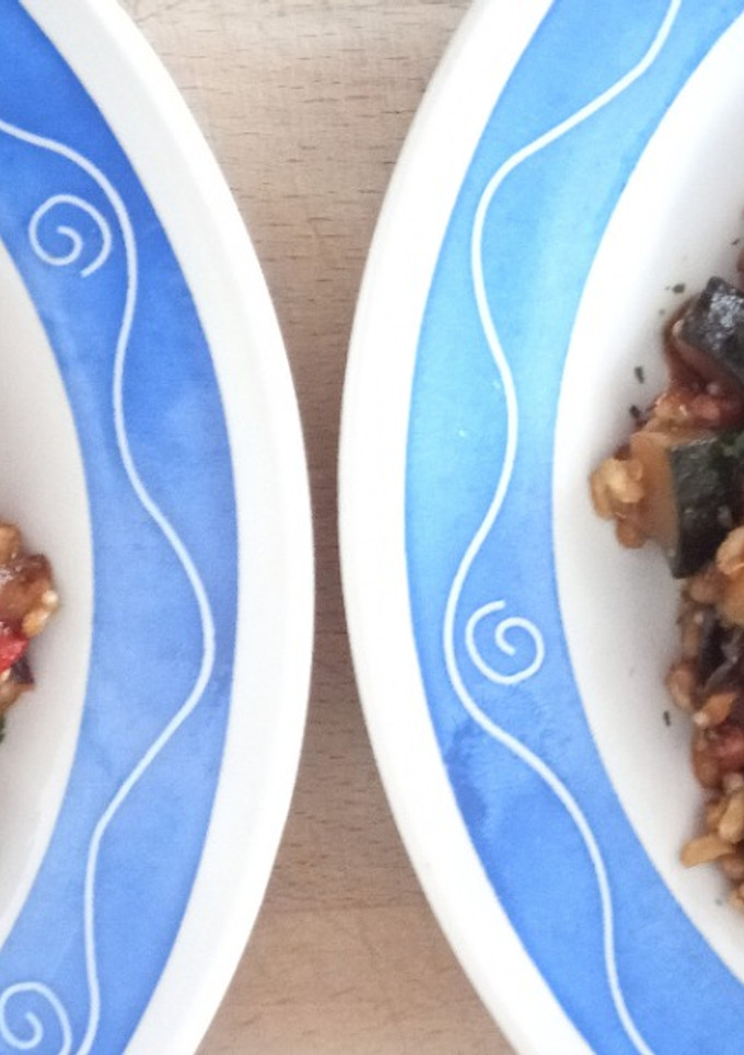 Una foto de Arroz Integral al Wok con Salsa de Soja, Bacon y Verduritas a la Mantequilla