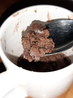 Una foto de Torta de helado en taza súper fácil y rica