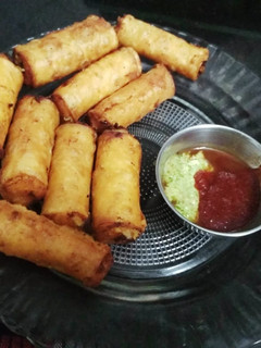 સ્પ્રિંગ રોલ (Spring Roll Recipe In Gujarati) રેસીપી મુખ્ય ફોટો