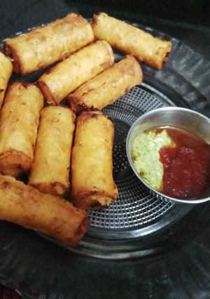 સ્પ્રિંગ રોલ (Spring Roll Recipe In Gujarati) રેસીપી મુખ્ય ફોટો