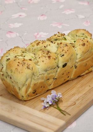 Medvehagymás tavaszi kalács (vegán) recept fotója