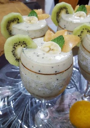 A picture of Chikoo Kiwi Smoothie 😋.