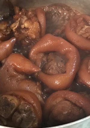 Hình của món Chân giò kho nước tương kiểu Trung Hoa.