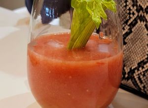Una foto de Bloody Mary reversionado