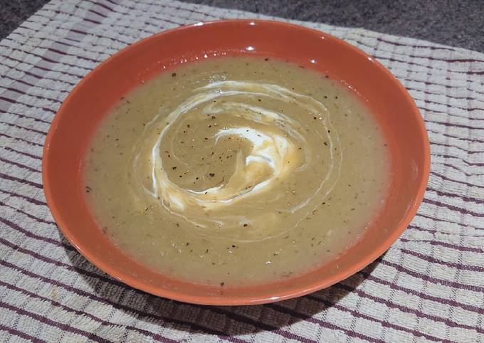 Step-by-Step Guide to Prepare Quick Slow Cooker Leek and Potato Soup