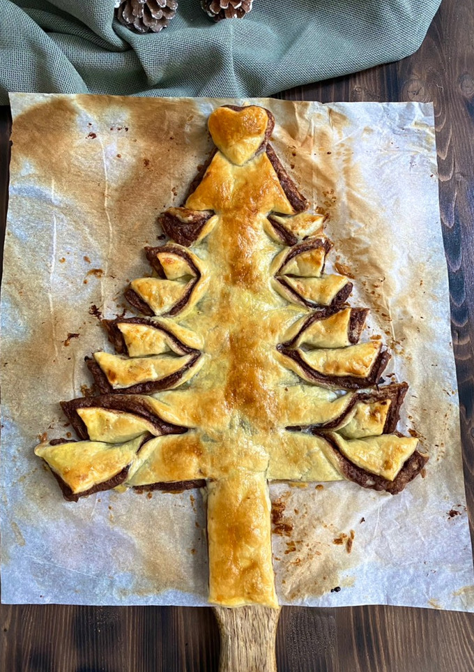 Una foto de Árbol de hojaldre y chocolate