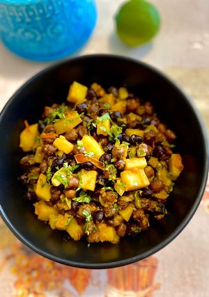 A picture of Kala Chana bhuna with potato#ramadan.