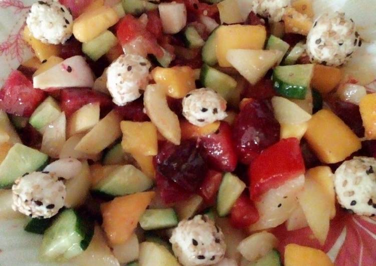 Healthy fruits cheesy salad