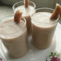 A picture of Banana chikoo milkshake.