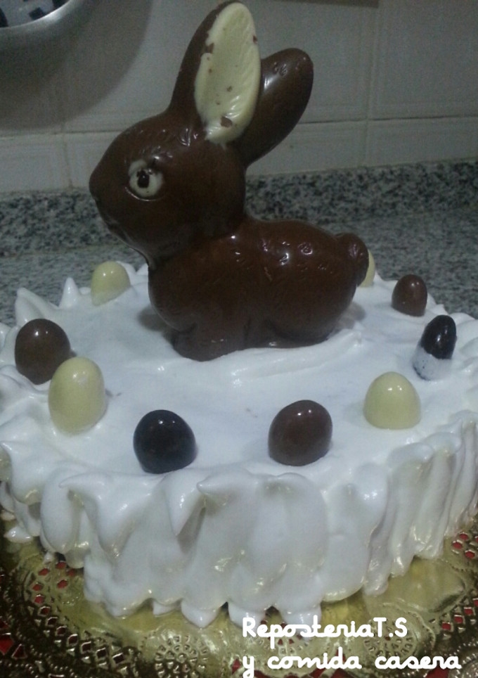 Una foto de Tarta de Pascua con merengue