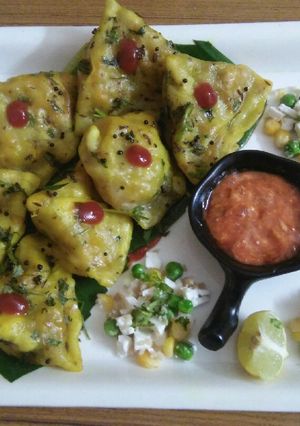A picture of Steamed tadka samosa.