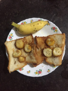 பனானா ஸ்டப்டு பிரட்(banana stuffed bread recipe in tamil) செய்முறை முக்கிய புகைப்படம்