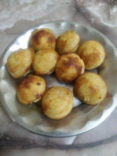 இனிப்பு பணியாரம்(sweet paniyaram recipe in tamil) செய்முறை முக்கிய புகைப்படம்