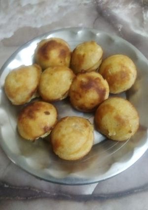 இனிப்பு பணியாரம்(sweet paniyaram recipe in tamil) செய்முறை முக்கிய புகைப்படம்