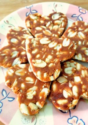 मूंगफली की चिक्की (Mungfali ki chikki recipe in Hindi) रेसिपी मुख्य फोटो