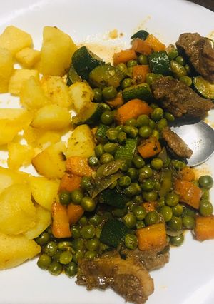 A picture of Potato vegetable mix in beefServes 5.