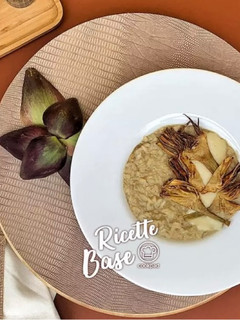 Foto di Risotto al carciofo, con crema al carciofo, fonduta di parmigiano e carciofi croccanti