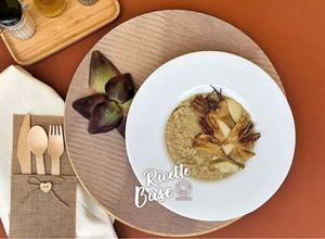 Foto di Risotto al carciofo, con crema al carciofo, fonduta di parmigiano e carciofi croccanti