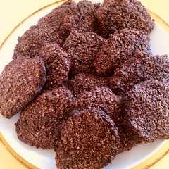 Una foto de Bizcochitos para el té coco y choco!! Apto Keto!! 10 min de preparación! 🤗🤗🤗🤗