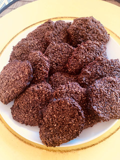 Una foto de Bizcochitos para el té coco y choco!! Apto Keto!! 10 min de preparación! 🤗🤗🤗🤗