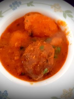 દમ આલુ (Dum Aloo Recipe In Gujarati) રેસીપી મુખ્ય ફોટો
