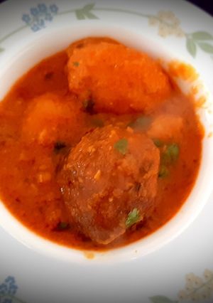 દમ આલુ (Dum Aloo Recipe In Gujarati) રેસીપી મુખ્ય ફોટો